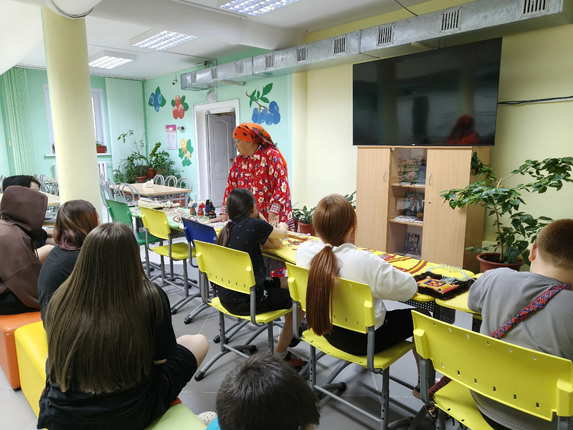 Представьте, как обычный лоскуток ткани прямо в руках превращается в древний оберег! На...