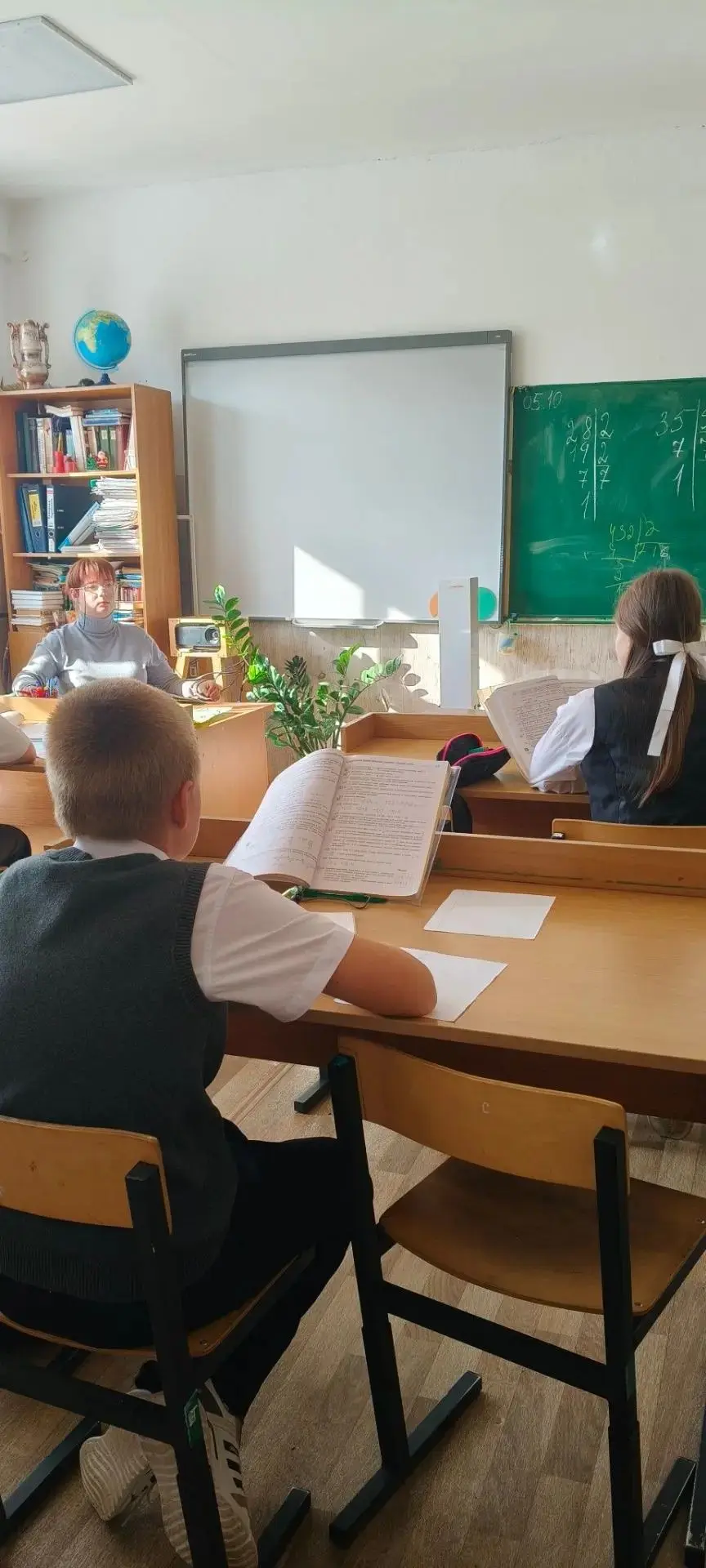Сегодня, 5 октября, в День учителя, наша школа преобразилась .👍 Ученики 8–11-х классов...
