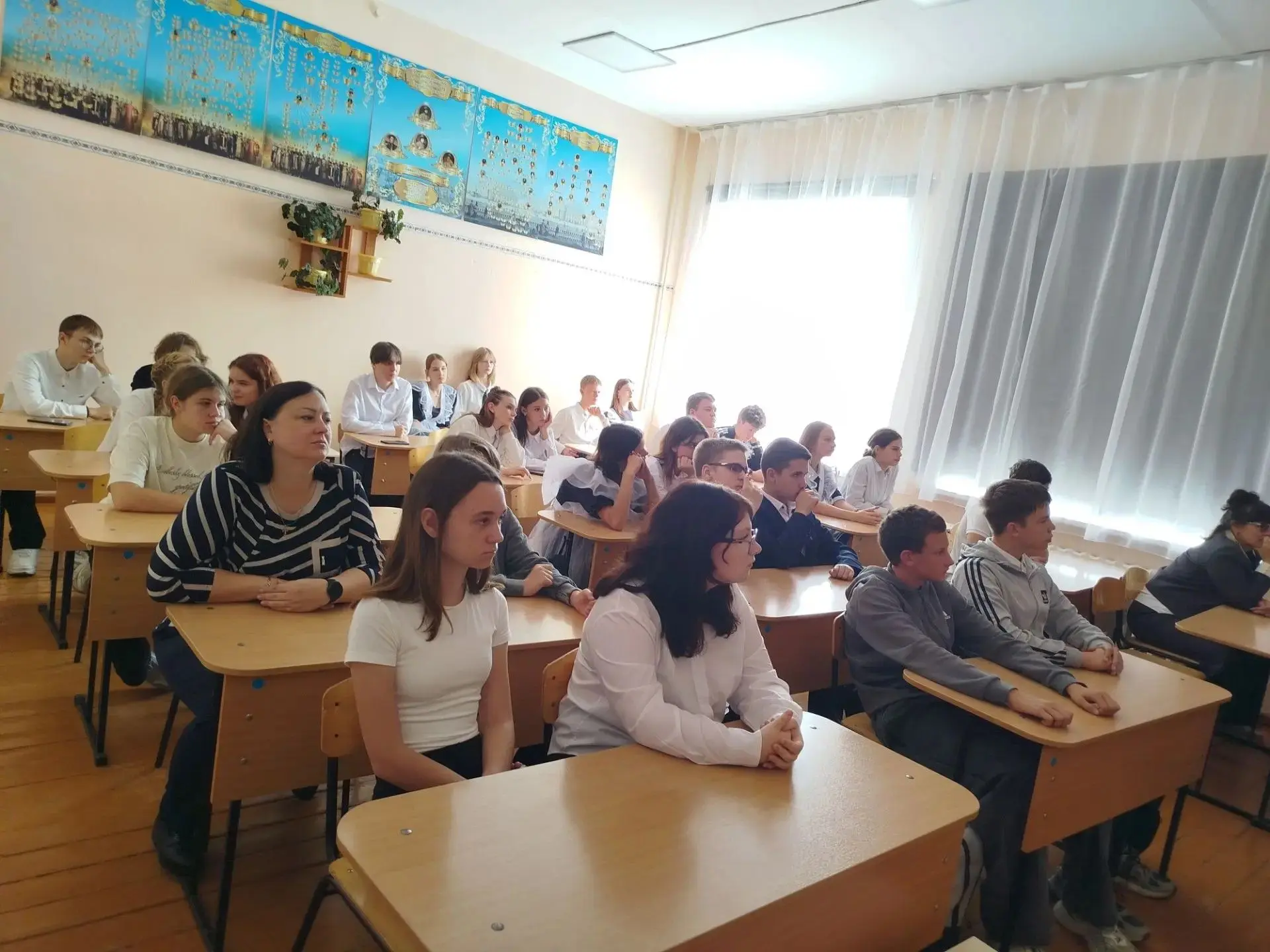 🔥 В школе прошла встреча 9, 10–11 классов с представителями ФСБ!