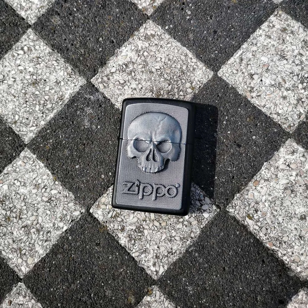 Zippo Skull 3D, немецкий выпуск.