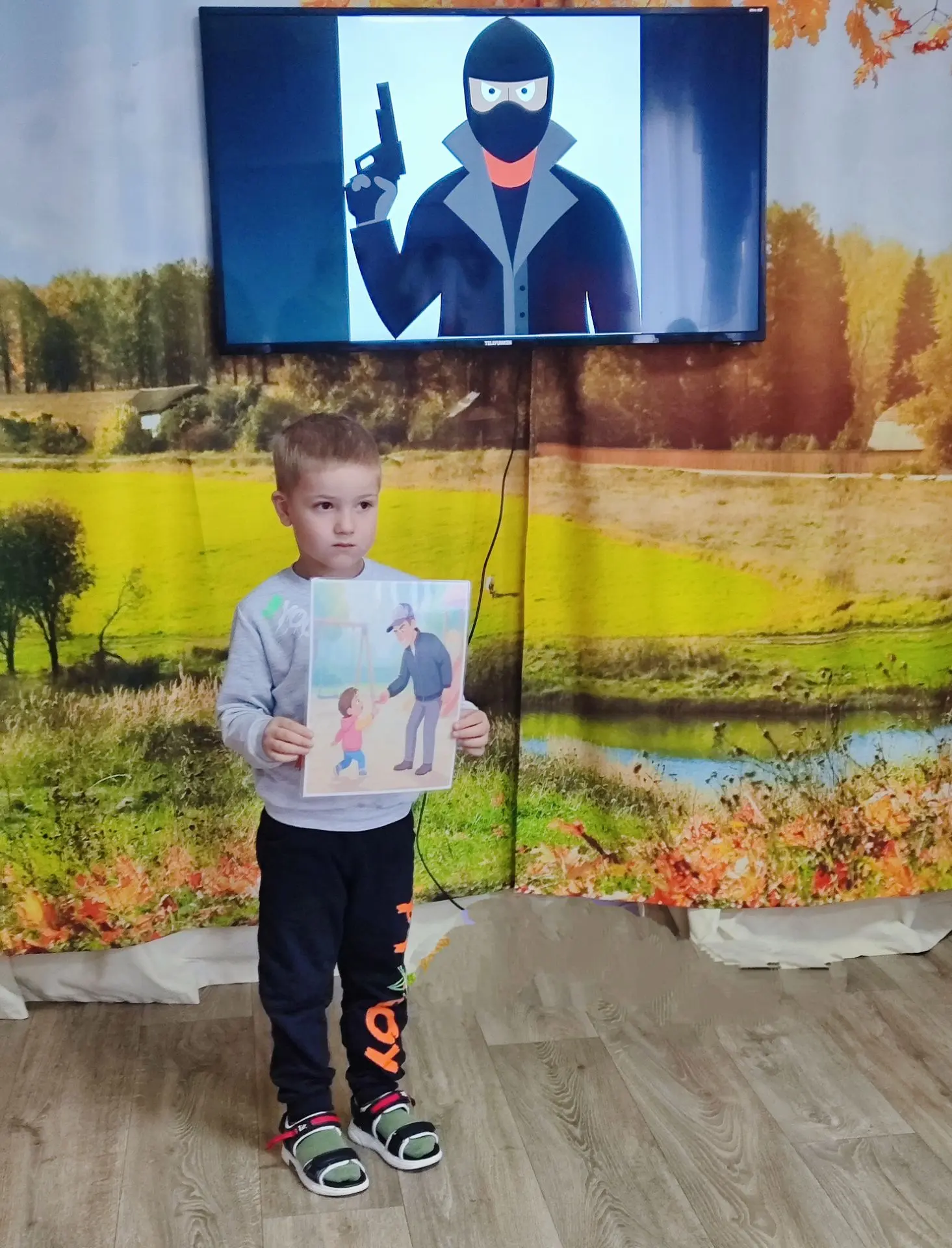 В нашем детском саду прошло тематическое занятие по безопасности „Опасности в нашем дво...