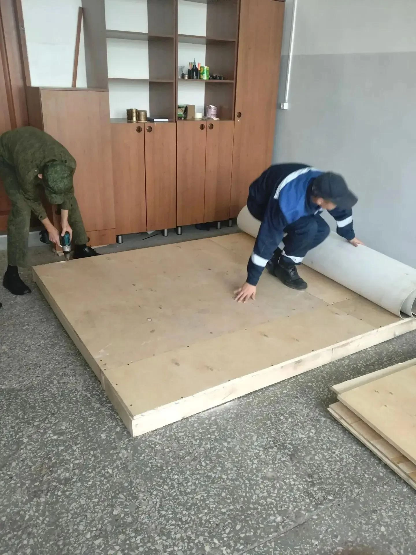 🛠 Новая кафедра своими руками: воспитанники Омского СУВУ обустраивают слесарный цех