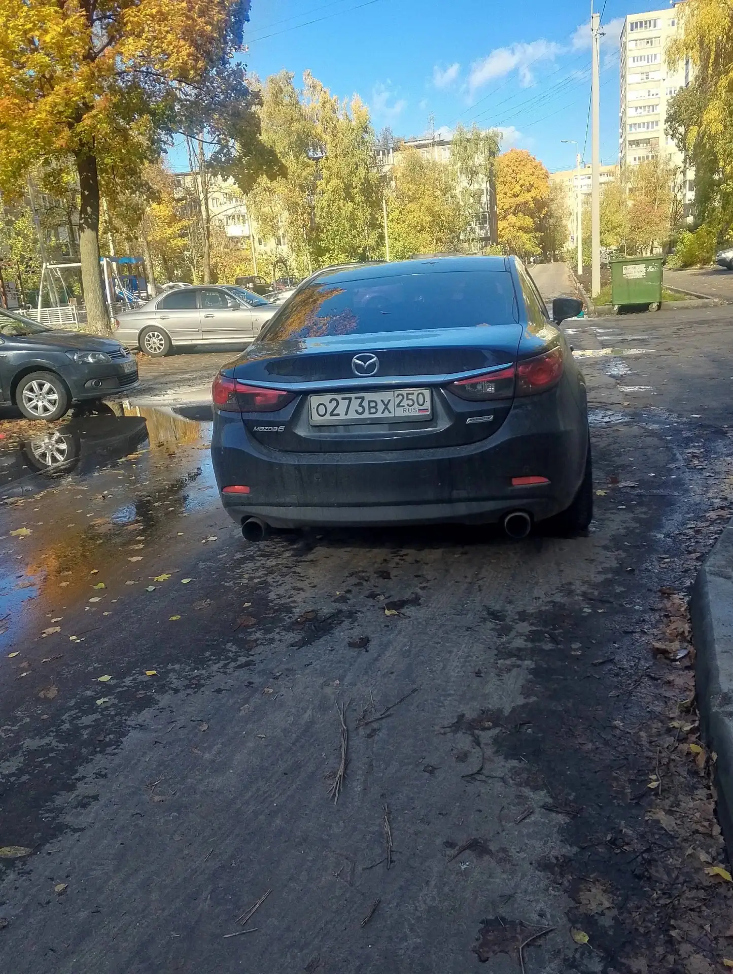Чел припарковался на Мира 30.