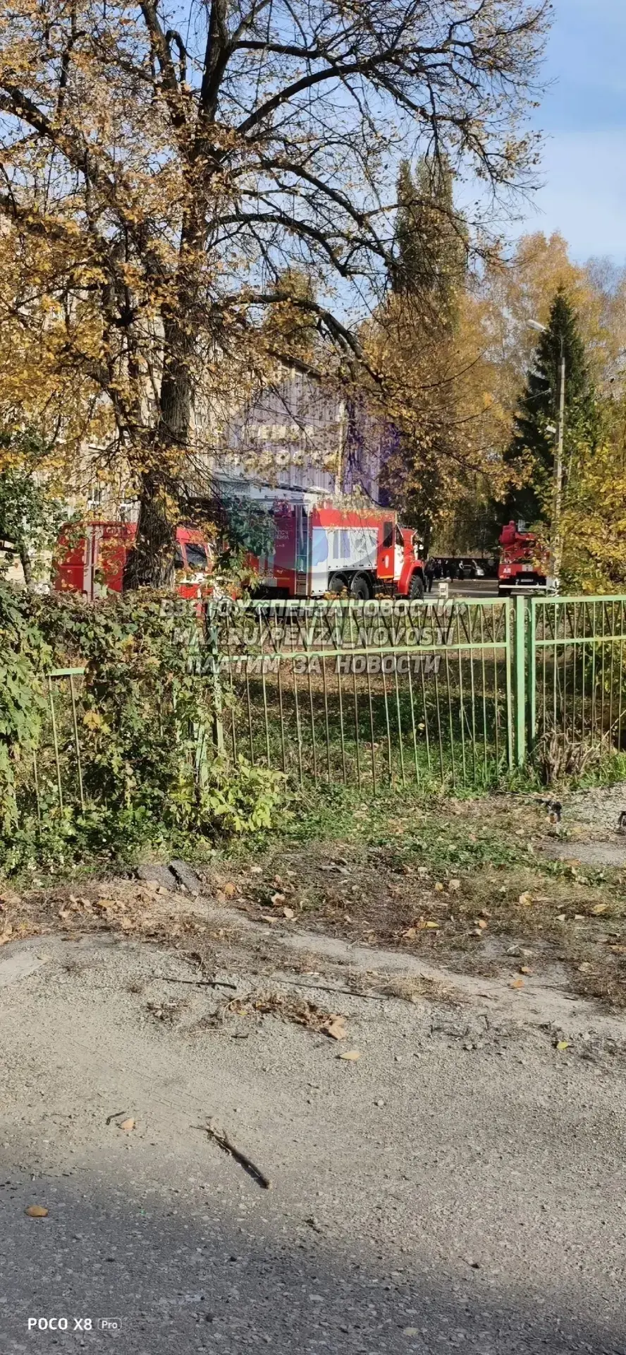 5 пожарных машин и скорая подъехали к 18-й школе в Заводском районе, сообщила подписчица