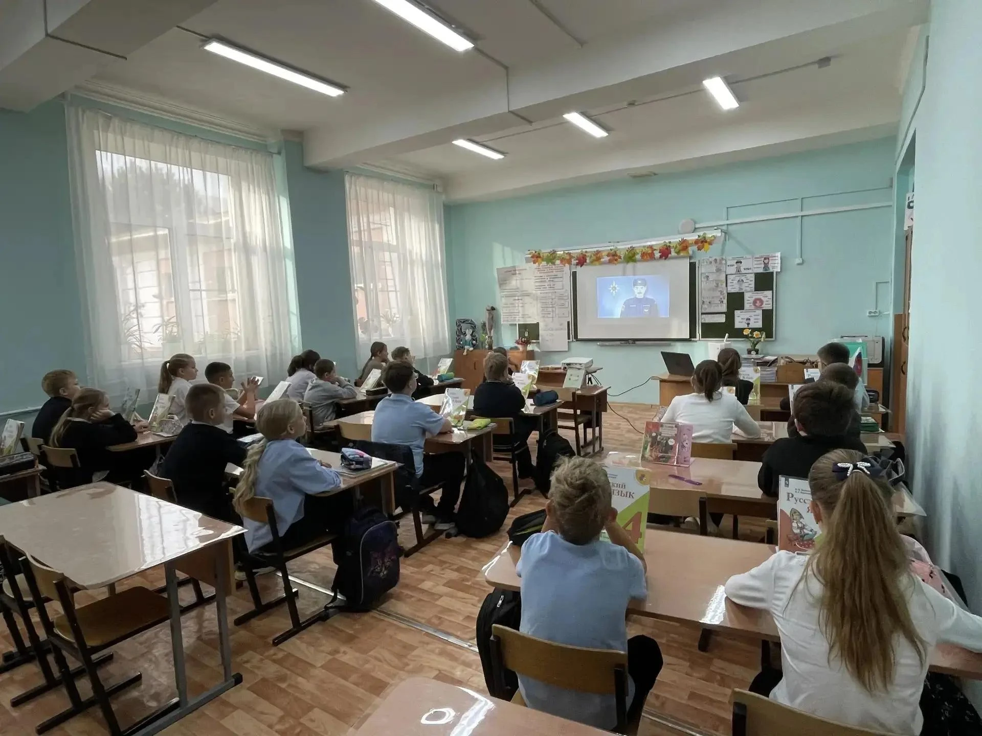 🧐 Как не растеряться в опасной ситуации? В гимназии прошёл открытый урок безопасности!