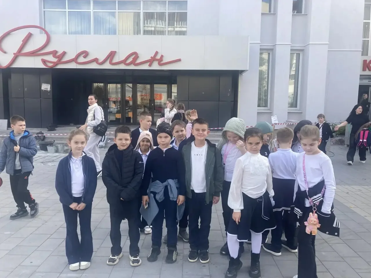 📍Маленькие зрители, большие выводы: 2 «В» класс в гостях у сказки!