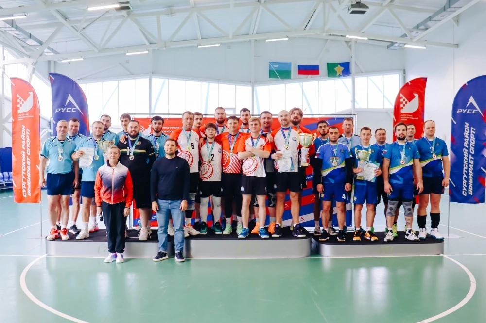 В Барсово состоялся чемпионат Сургутского района по волейболу среди мужских команд. Сор...