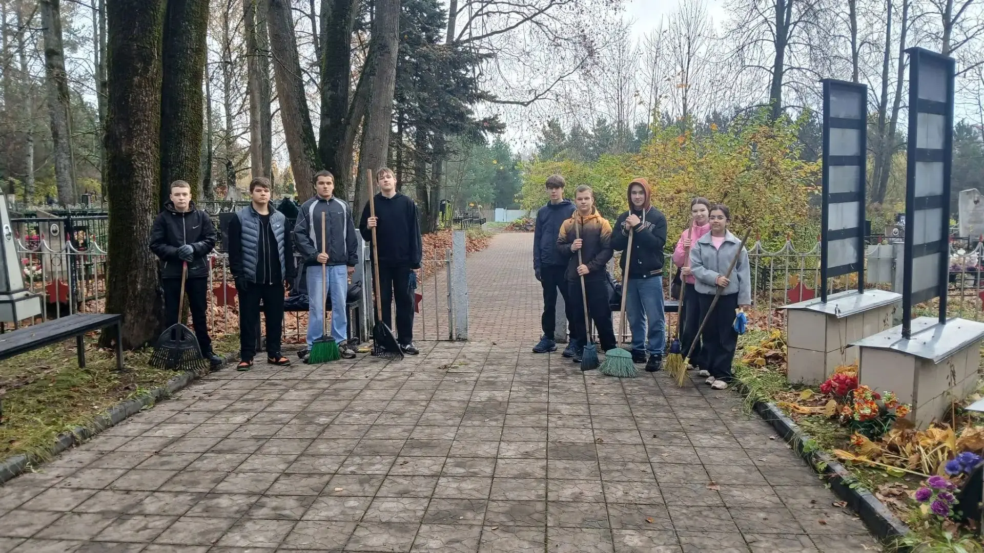 🌍В преддверии 85-годовщины начала оккупации города Ржева кадеты 9 класса убрались на В...