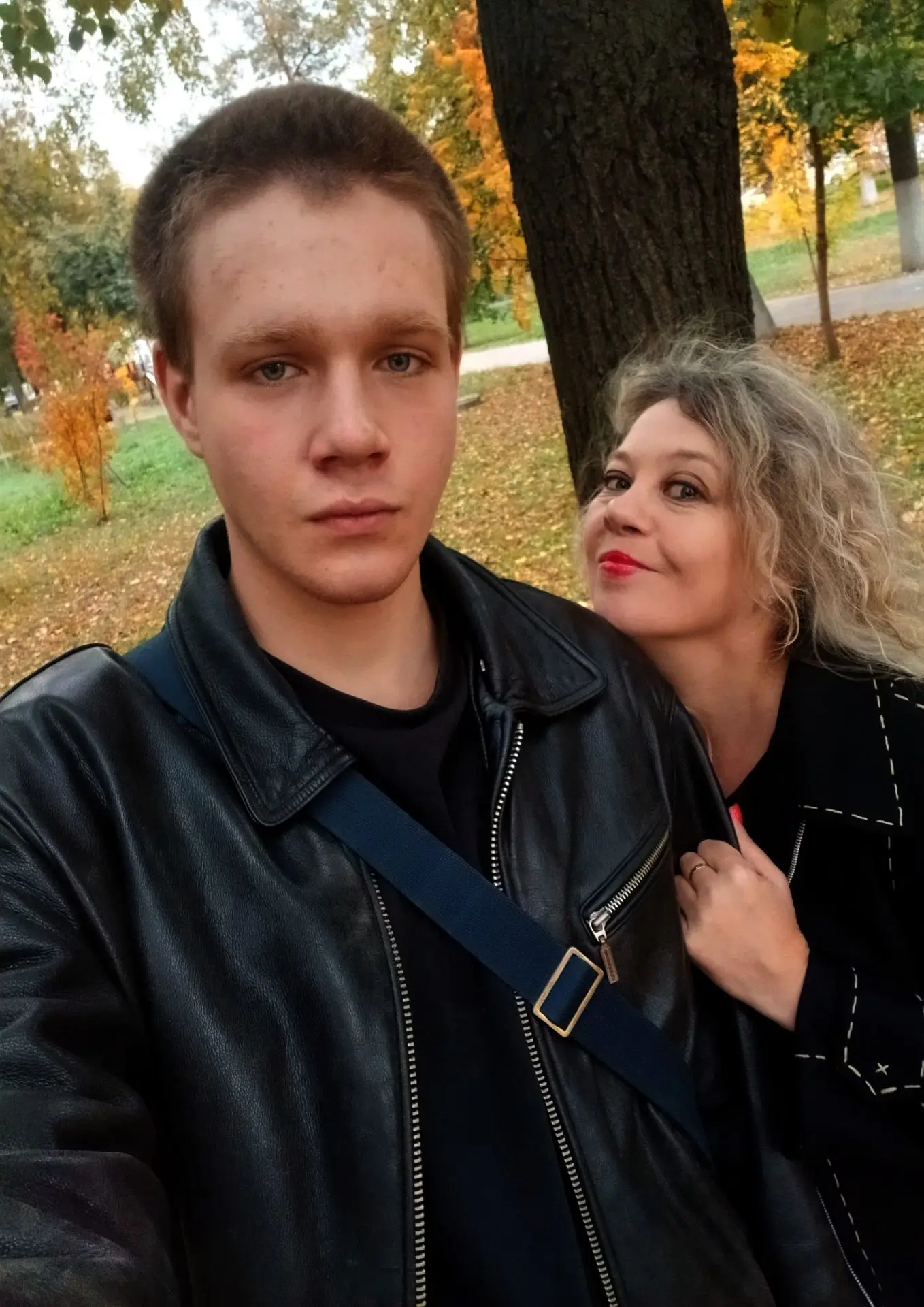 Вчера сын принес зачетку и студенческий, только Универ выдал, спустя месяцы . "Держу в ...