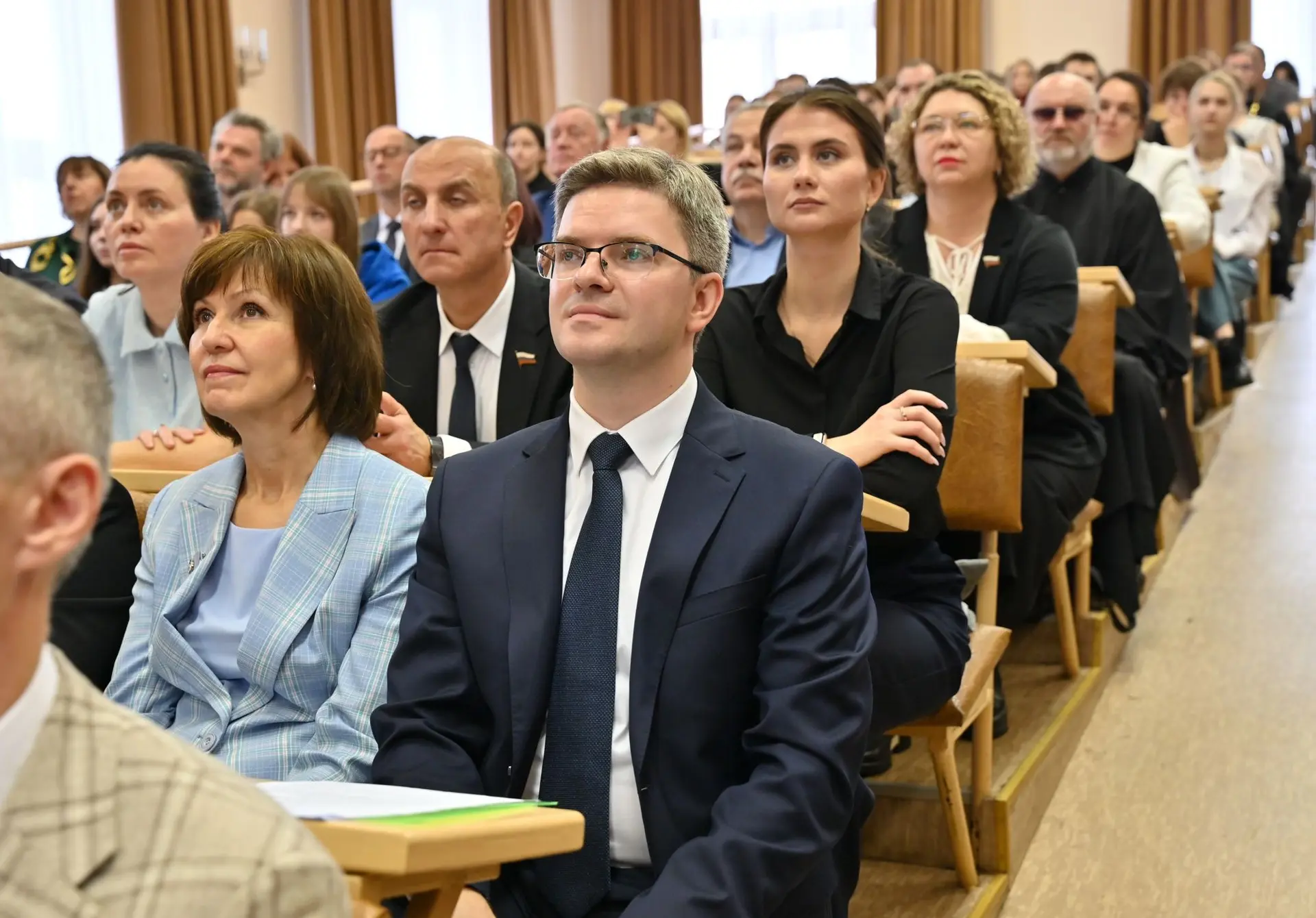 💫 В ИвГУ состоялась Пленарная сессия Покровских чтений (парламентских слушаний) «Народ...