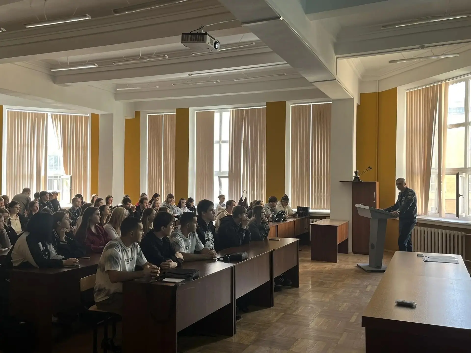 Безопасность начинается со знаний: встреча студентов ВГАУ со специалистом МЧС России 👥