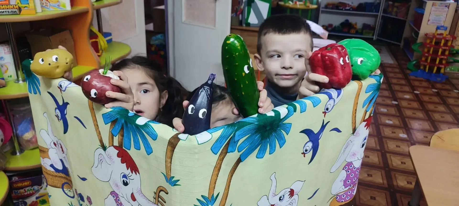Театрализация у дошкольника играет ключевую роль в гармоничном развитии ,помогая ему по...