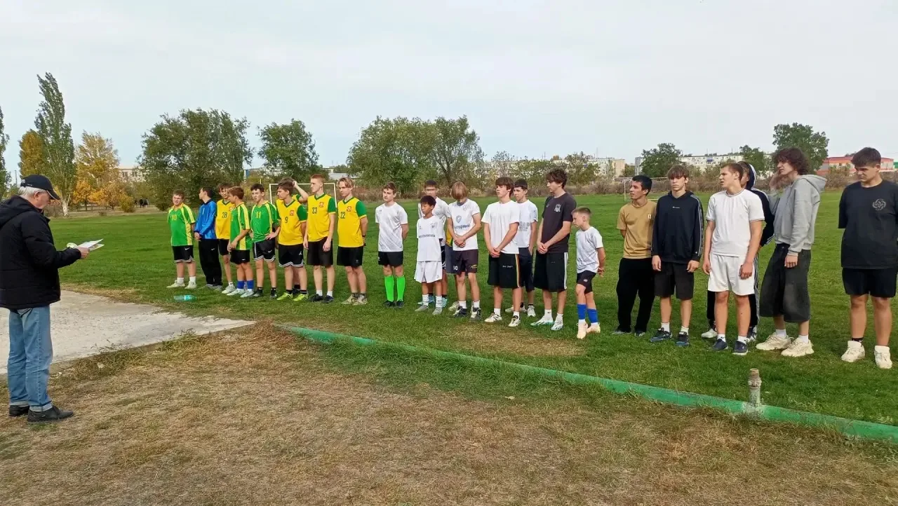 ⚽️ 15.10.2026 г. на футбольном стадионе МАОУ ДО «Светлоярская ДЮСШ» состоялся турнир по...