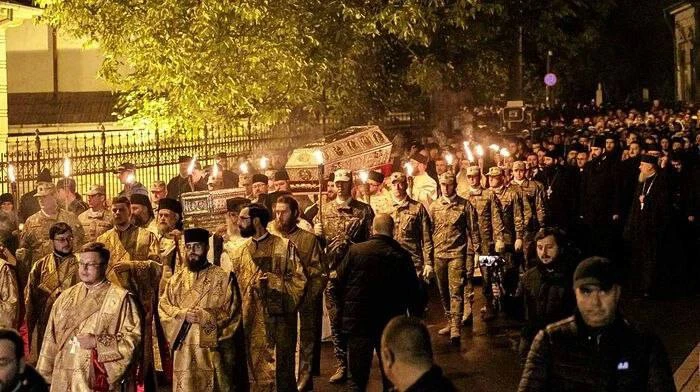🇷🇴Более 100 тысяч паломников приехали в Румынию, чтобы поклониться мощам святой Парас...
