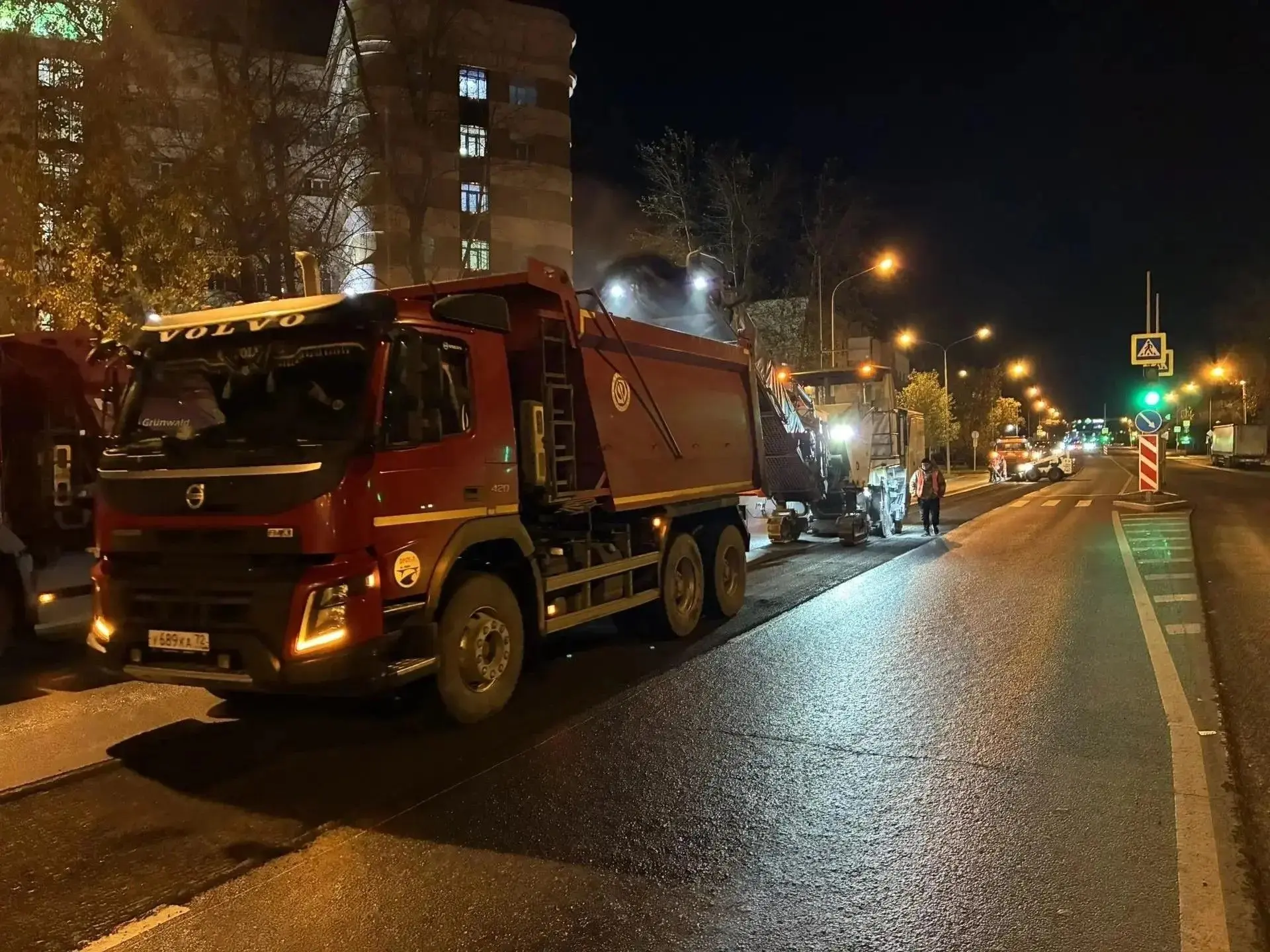 В городе продолжается ликвидация колейности на дорогах