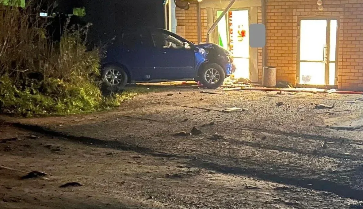 ❗️14-летний подросток врезался на авто в здание