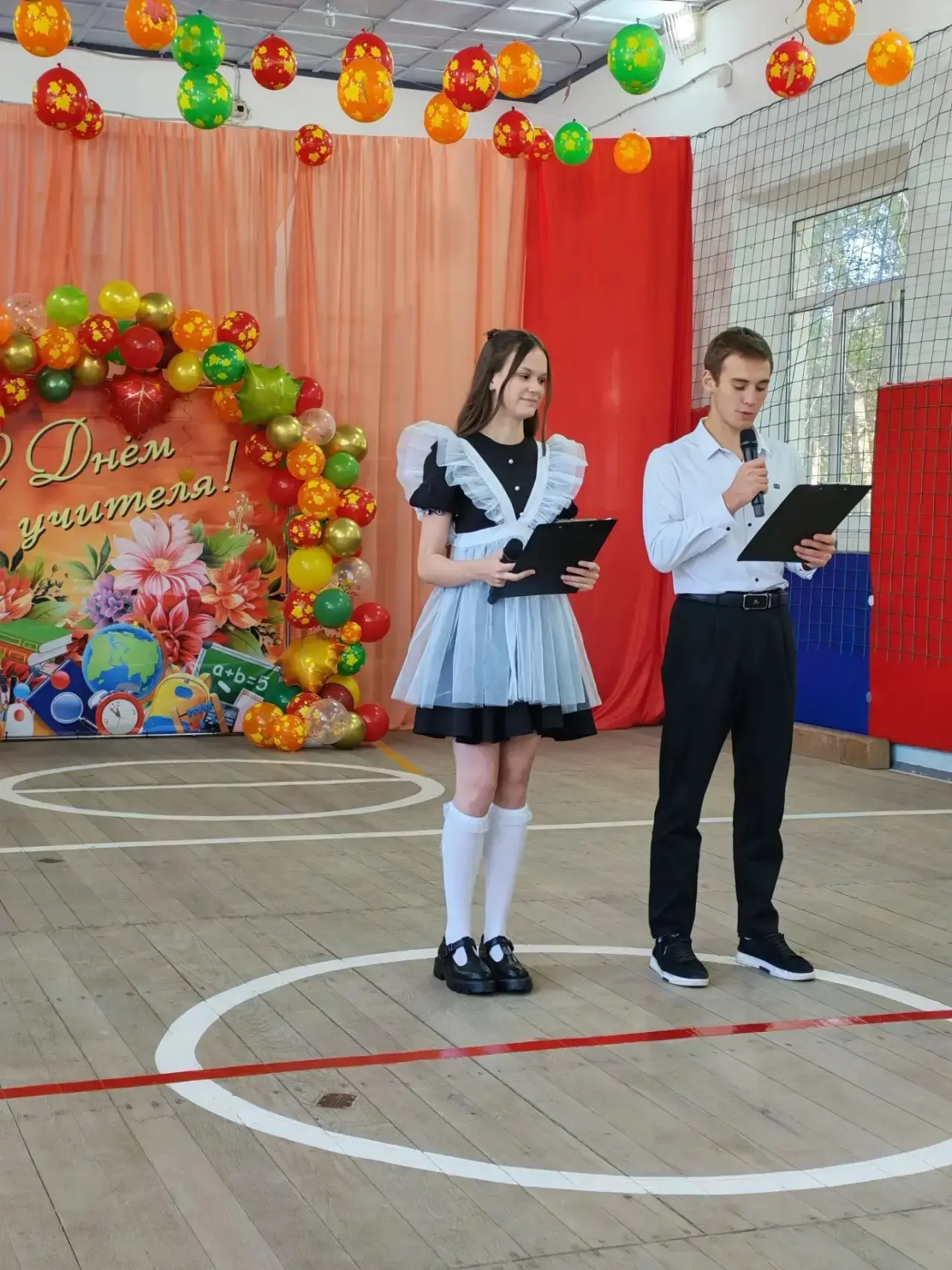Сегодня в нашей школе прошёл один из самых долгожданных, тёплых и ярких праздников — Де...