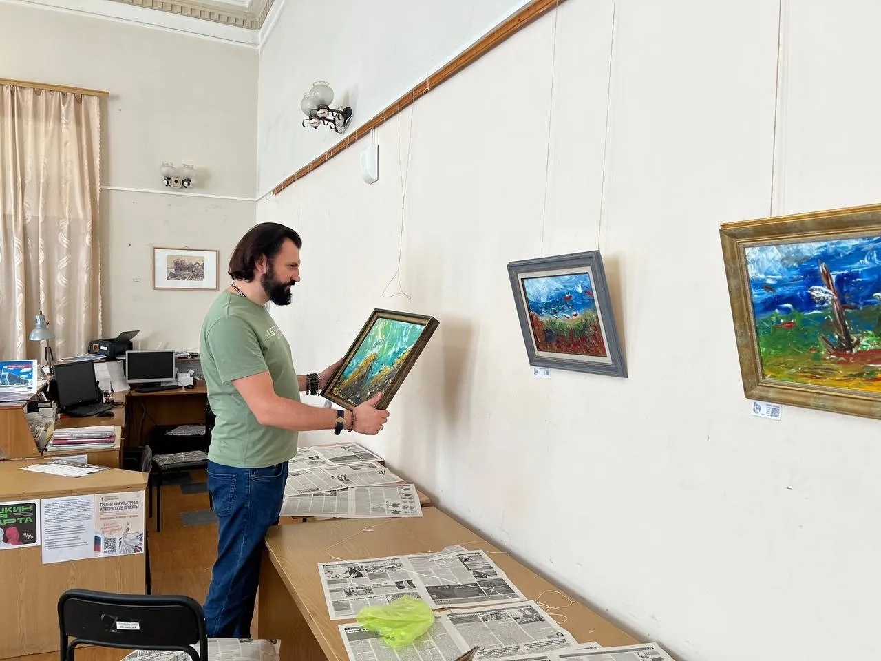🎨 В Симферополе открылась бесплатная выставка подводных картин Петра Доценко. Художник...
