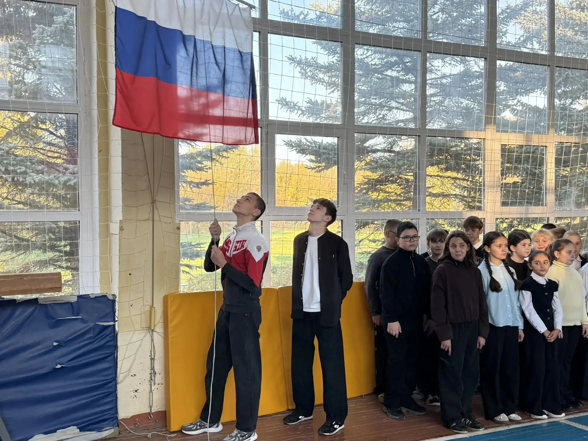 Линейка понедельника: традиции, флаг и Разговоры о важном.