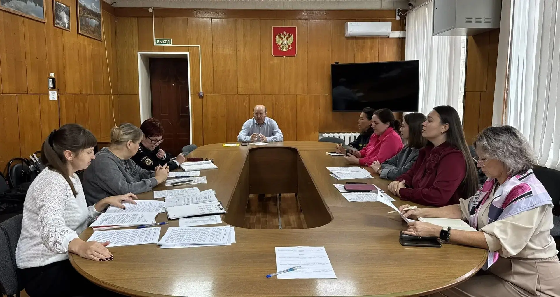 Сегодня состоялось заседание комиссии по делам несовершеннолетних и защите их прав Яков...