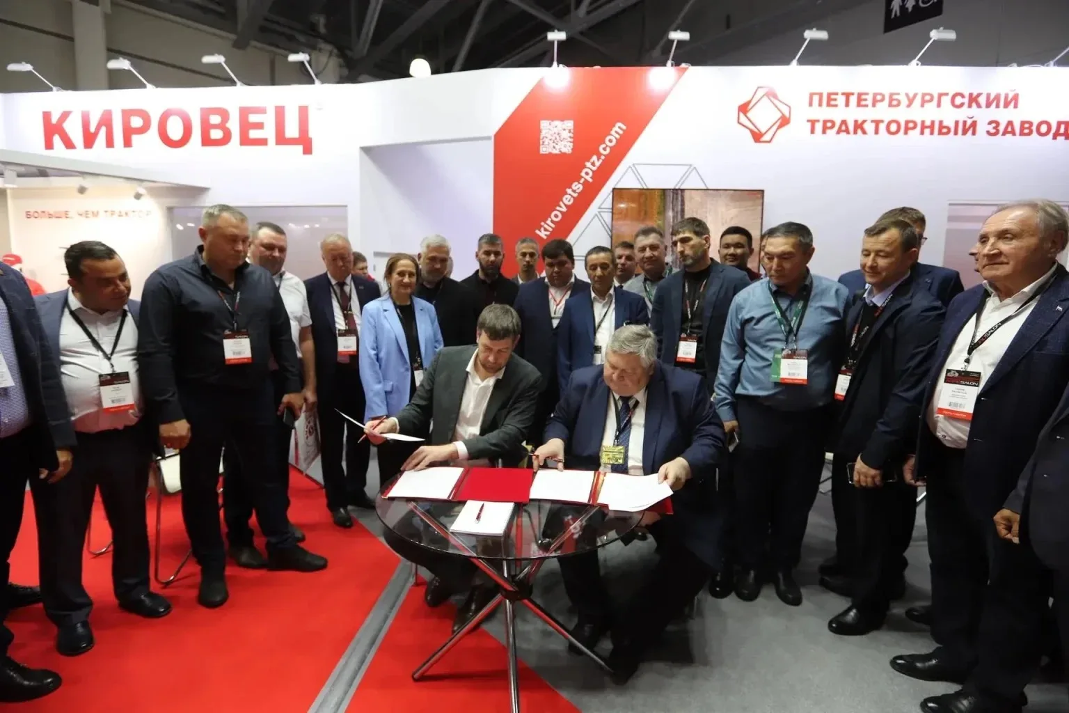 🚜 Оренбургские аграрии обновят парк техники: регион подписал соглашения с ведущими про...