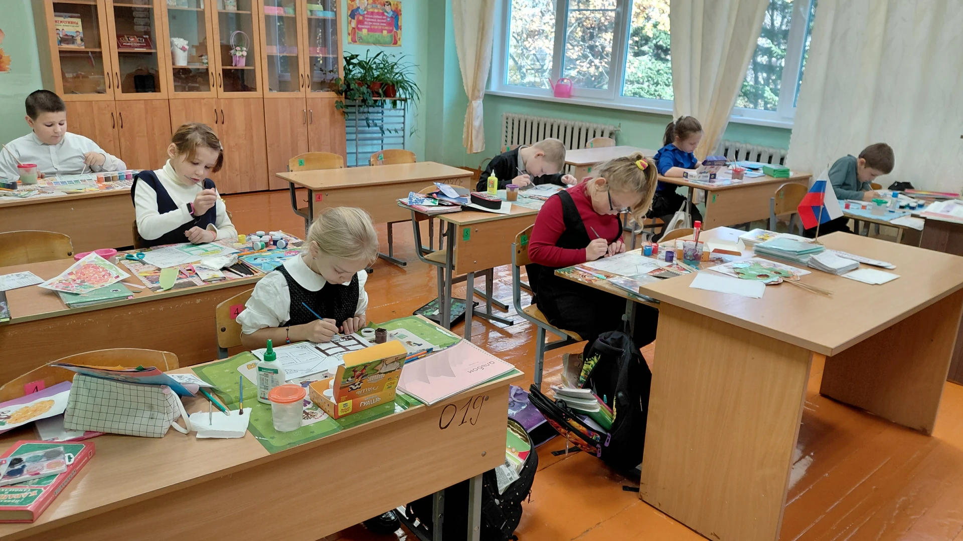 🤗🎈 В преддверии праздника учащиеся начальной школы решили порадовать своих пап необыч...