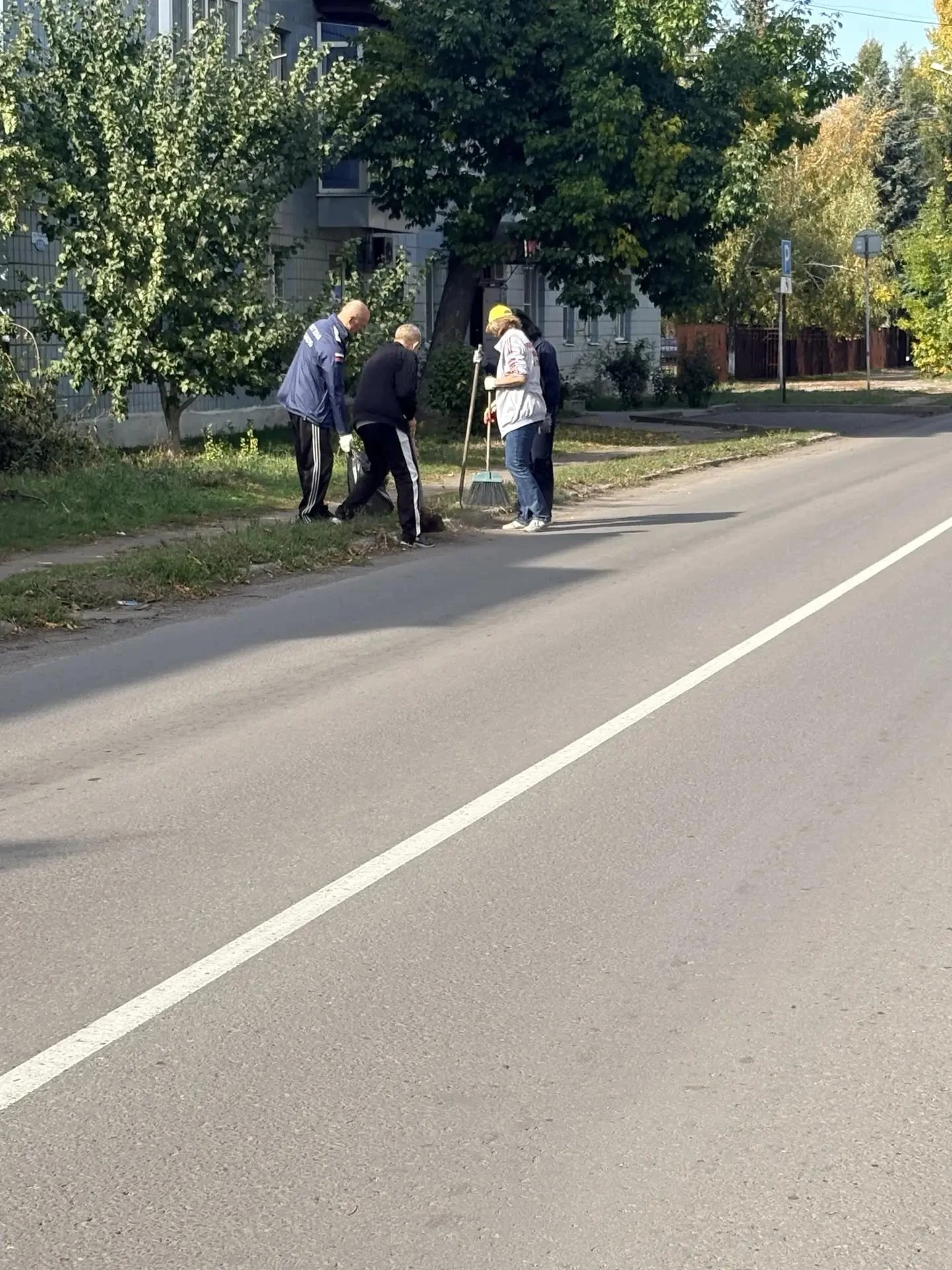 На прошлой неделе состоялся городской субботник. Коллектив МБУДО СШ «Прометей» г.Гуково...