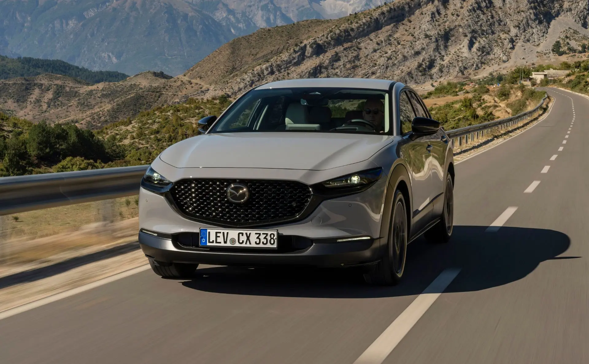 Mazda CX-30 2027: больше версий, новое оснащение и свежие цвета
