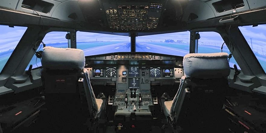 Пилоты S7 Airlines отрабатывают на тренажёрах отказы систем и нештатные ситуации по 12 ...