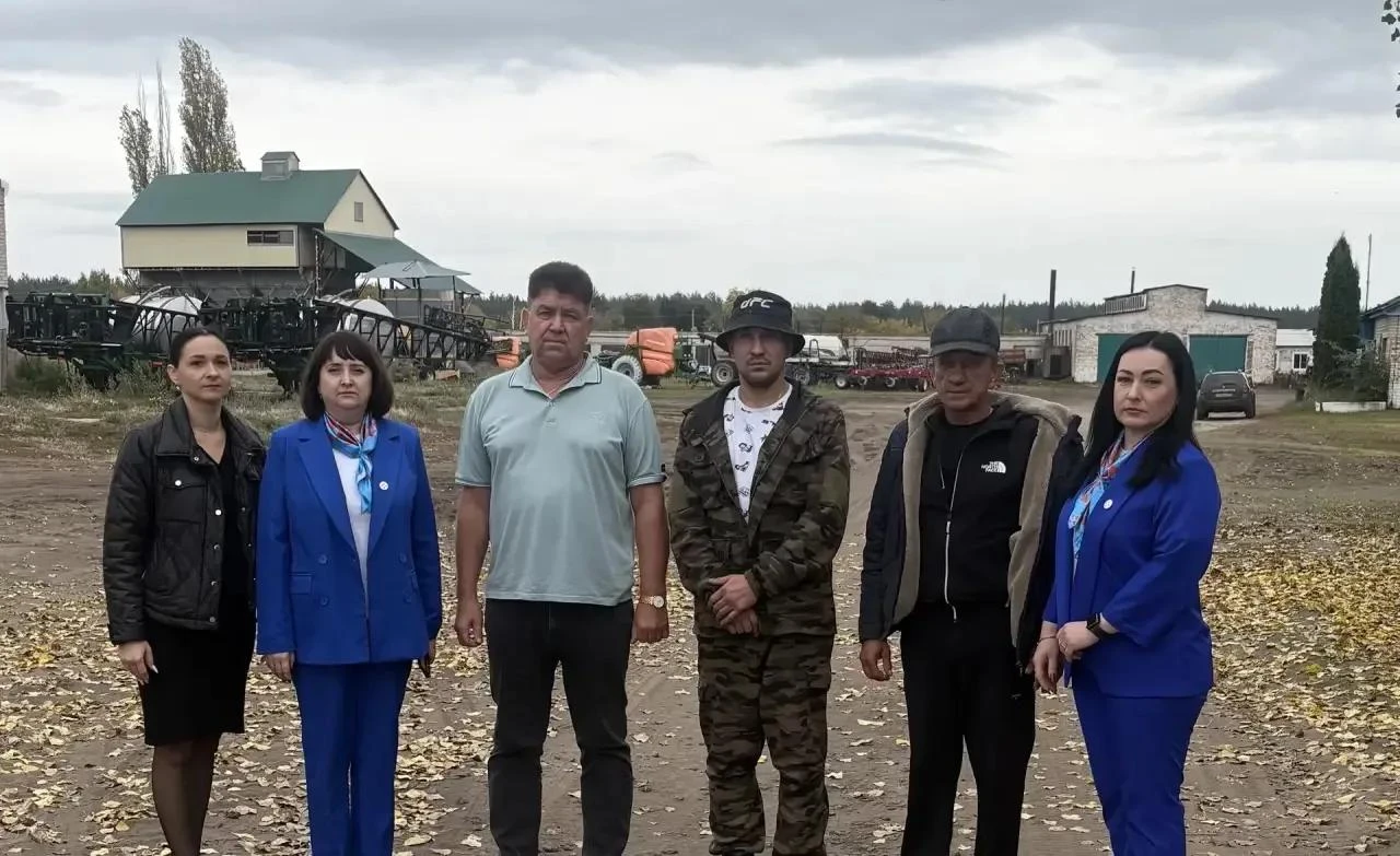 Кадровый центр «Работа России» провёл профтур для ветеранов СВО в ООО «Новохоперск-АГРО...