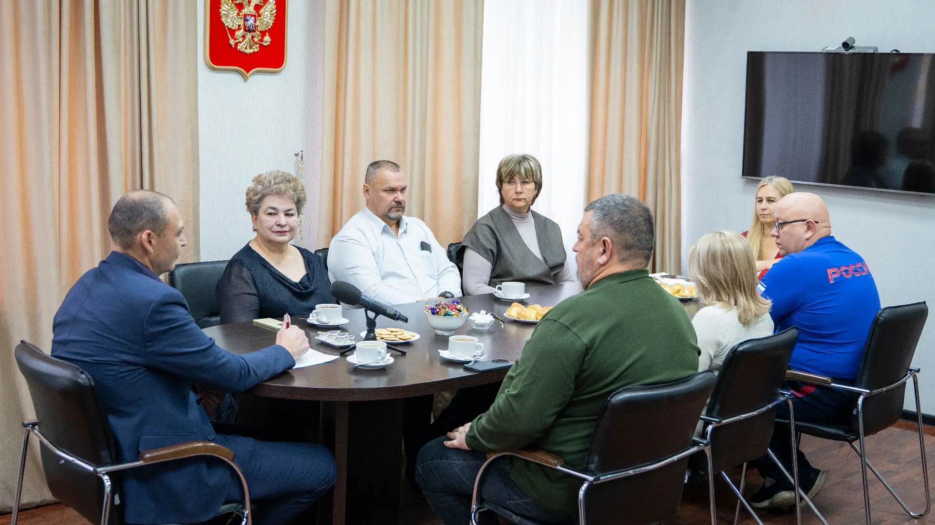 Сегодня встретился с моими общественными советниками. Обсудили вопросы поддержки участн...