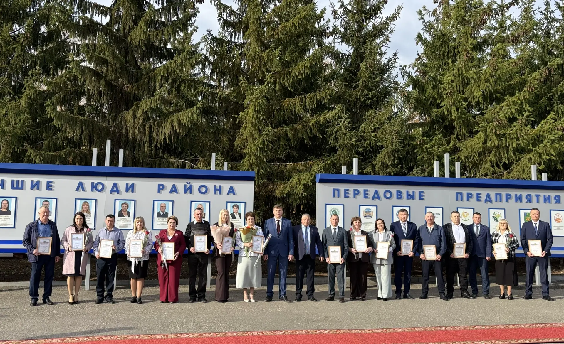 ⚡⚡⚡ Обновлена экспозиция районной Доски почёта