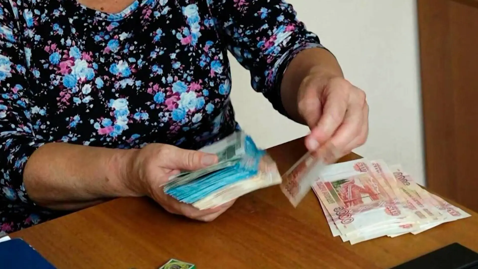 В Дмитрове задержали курьера телефонных мошенников, обманувших пенсионерку на 2,5 млн р...
