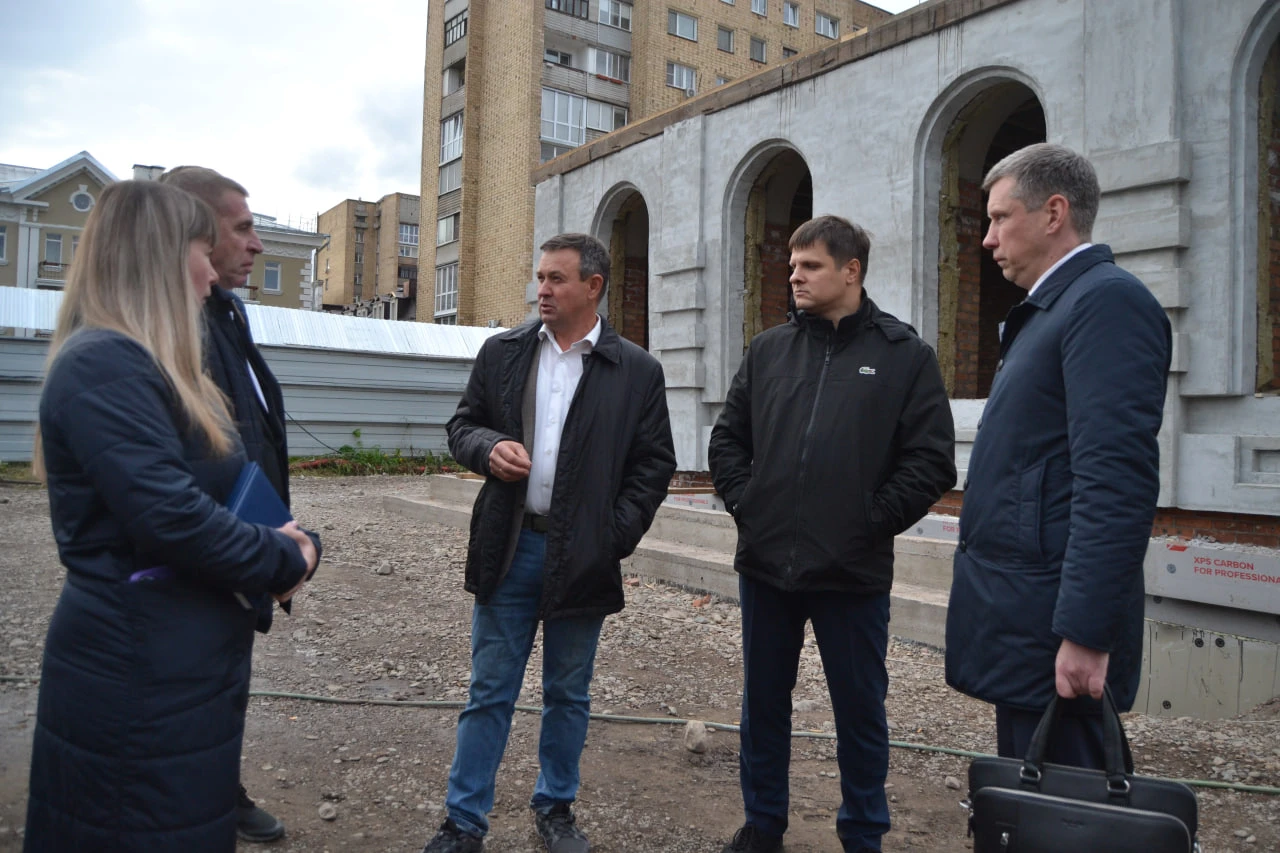 В Центральном парке Красноярска строят новый учебный корпус для старейшей в стране Детс...