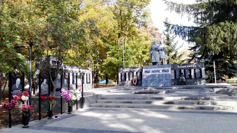 В Калачеевском районе отремонтировали мемориал «Живые помнят Ваши имена»
