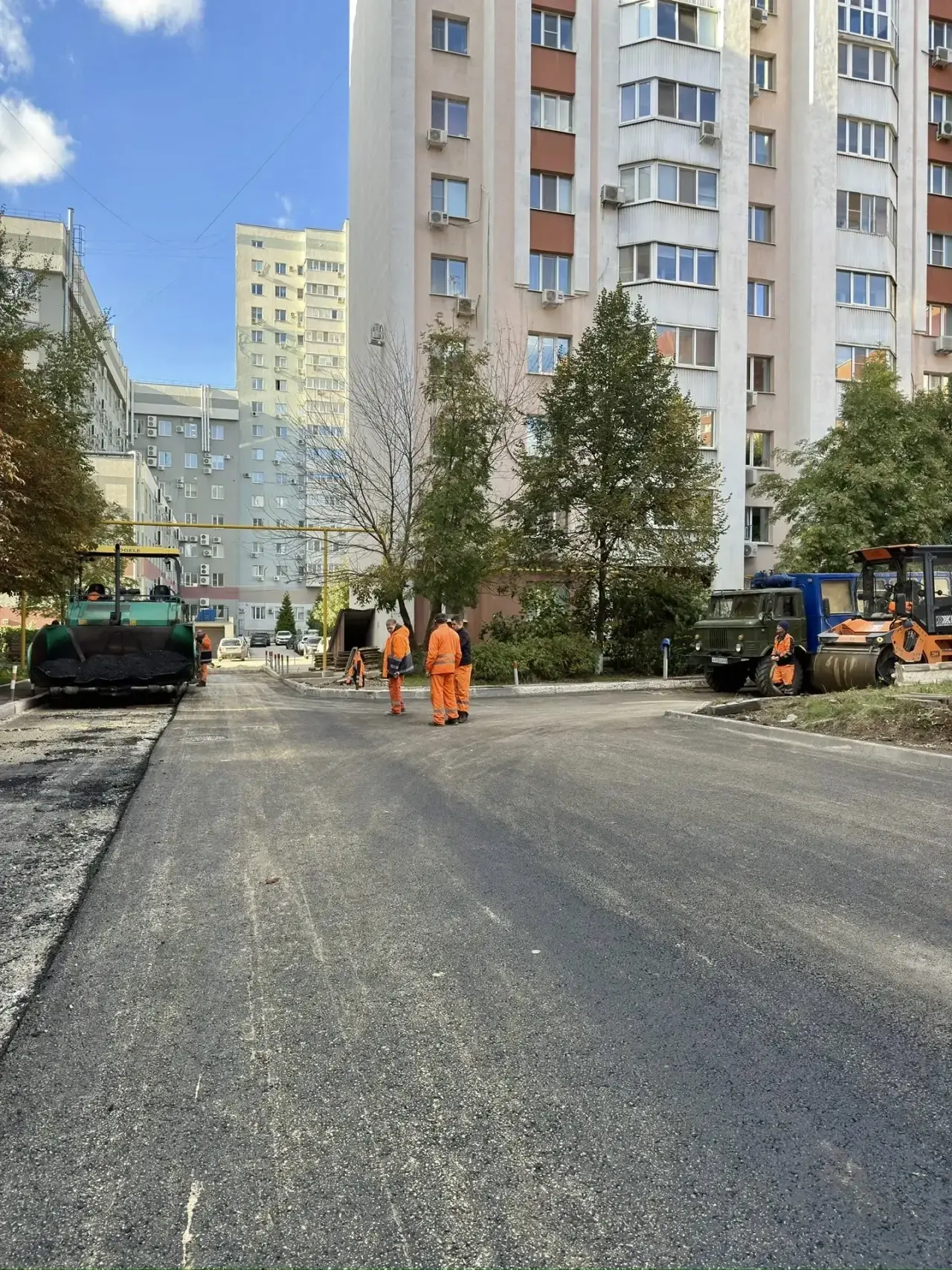 🚜🚧 Работы по благоустройству внутридворового проезда на ул. Дачная, 28 выходят на фин...