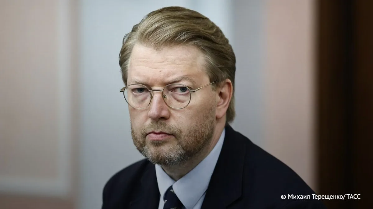 Лидера партии "Яблоко" Николая Рыбакова оштрафовали на 1 тыс. рублей за порчу бюллетене...