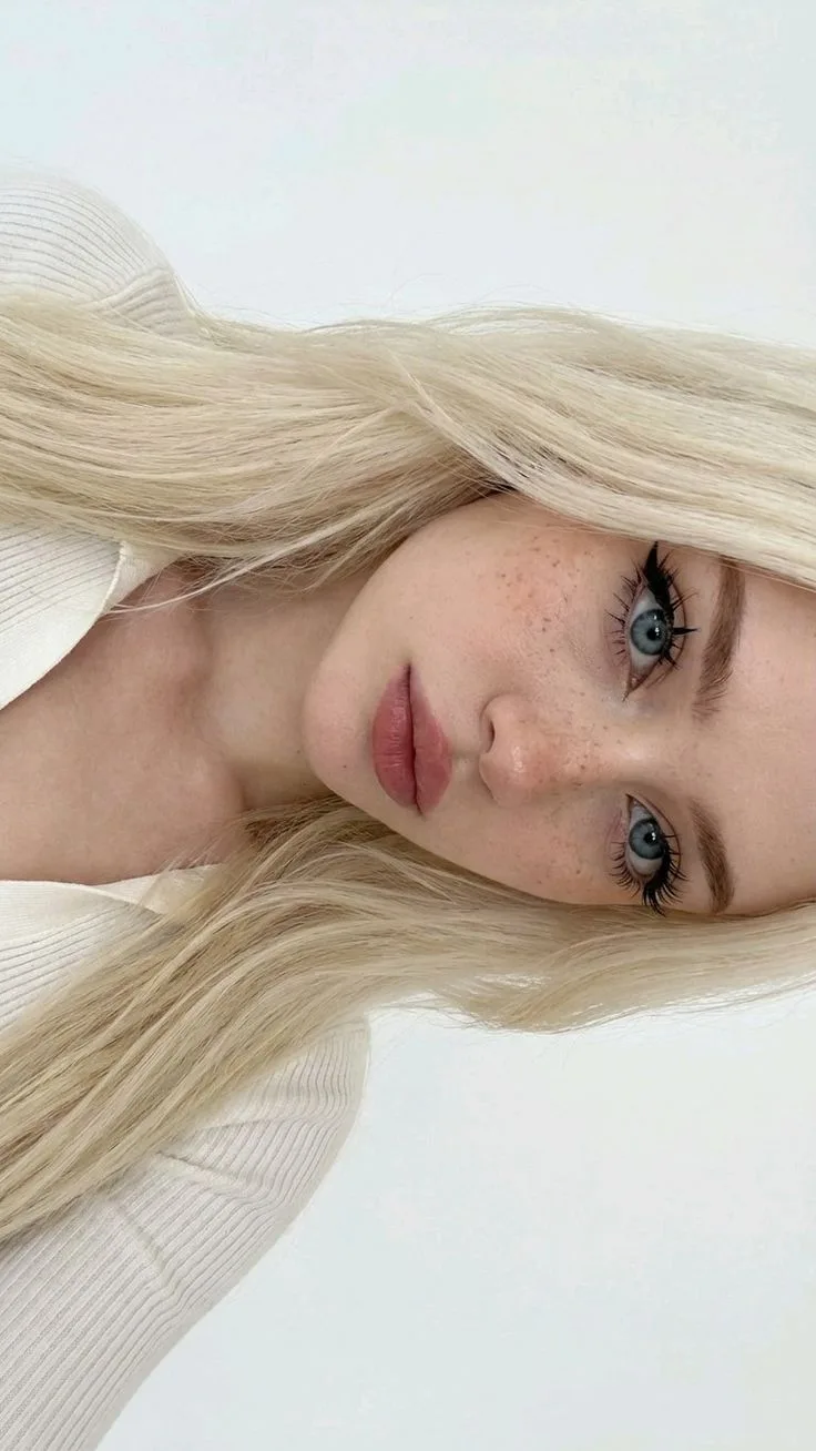 👧 Настя, 18