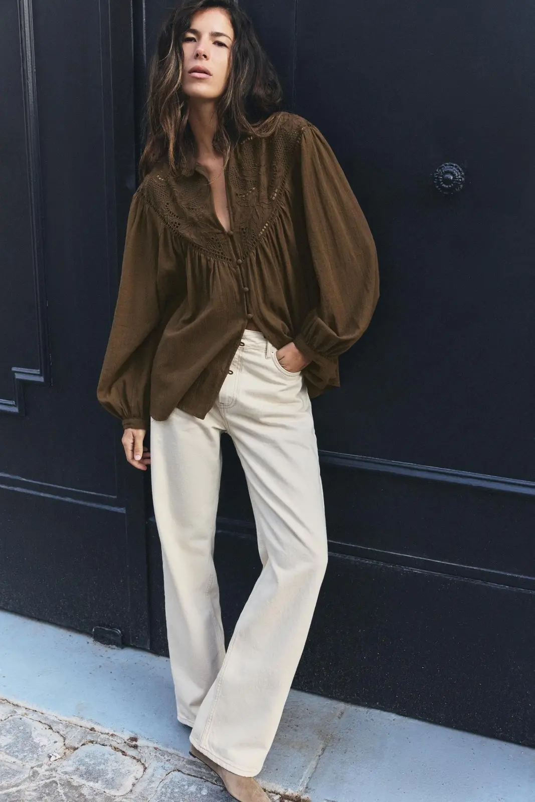 Женская блузка с ажурной вышивкой от Zara