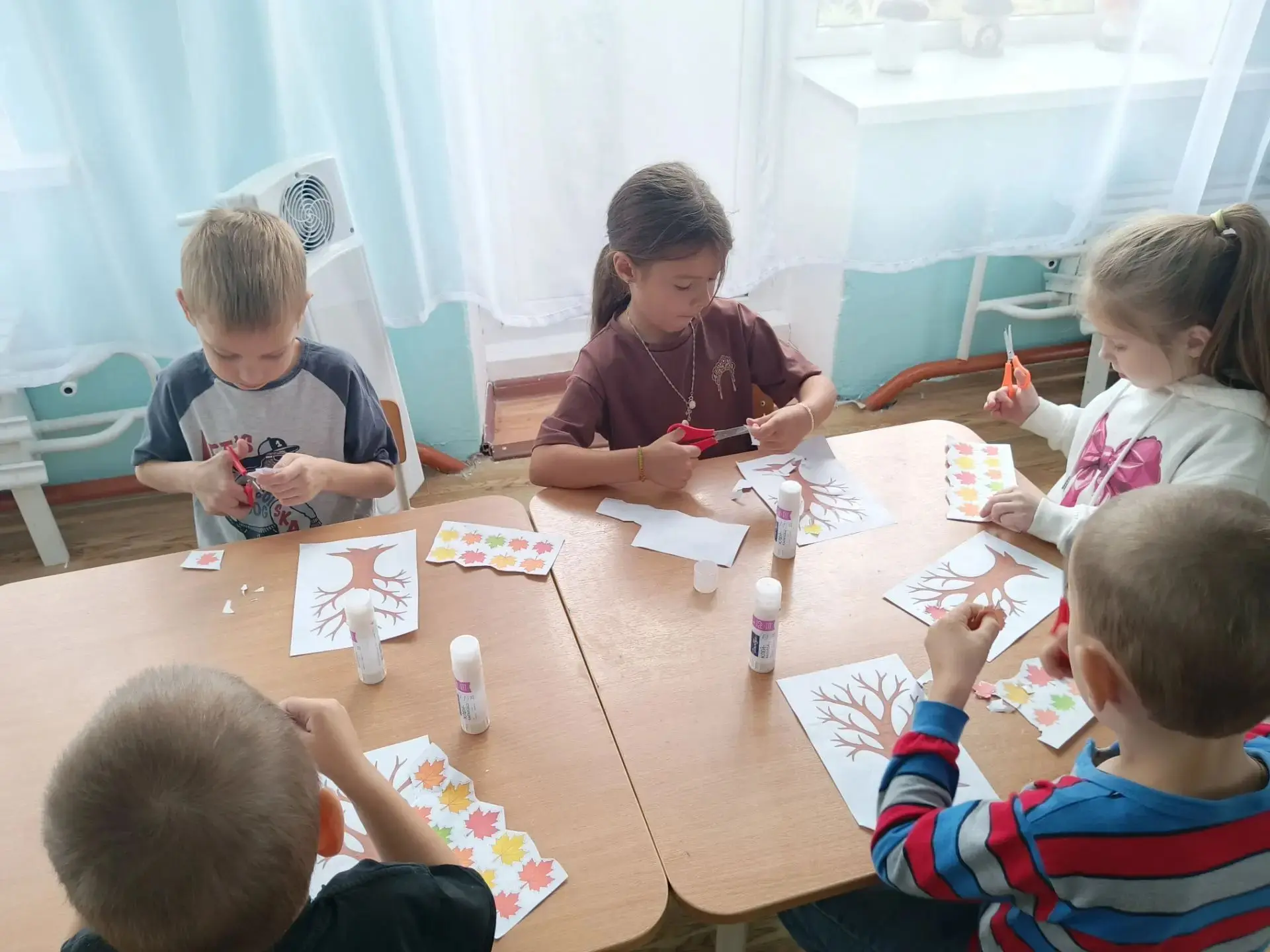 Золотая осень в детском саду: как прошёл «День осенних листьев» в подготовительной группе