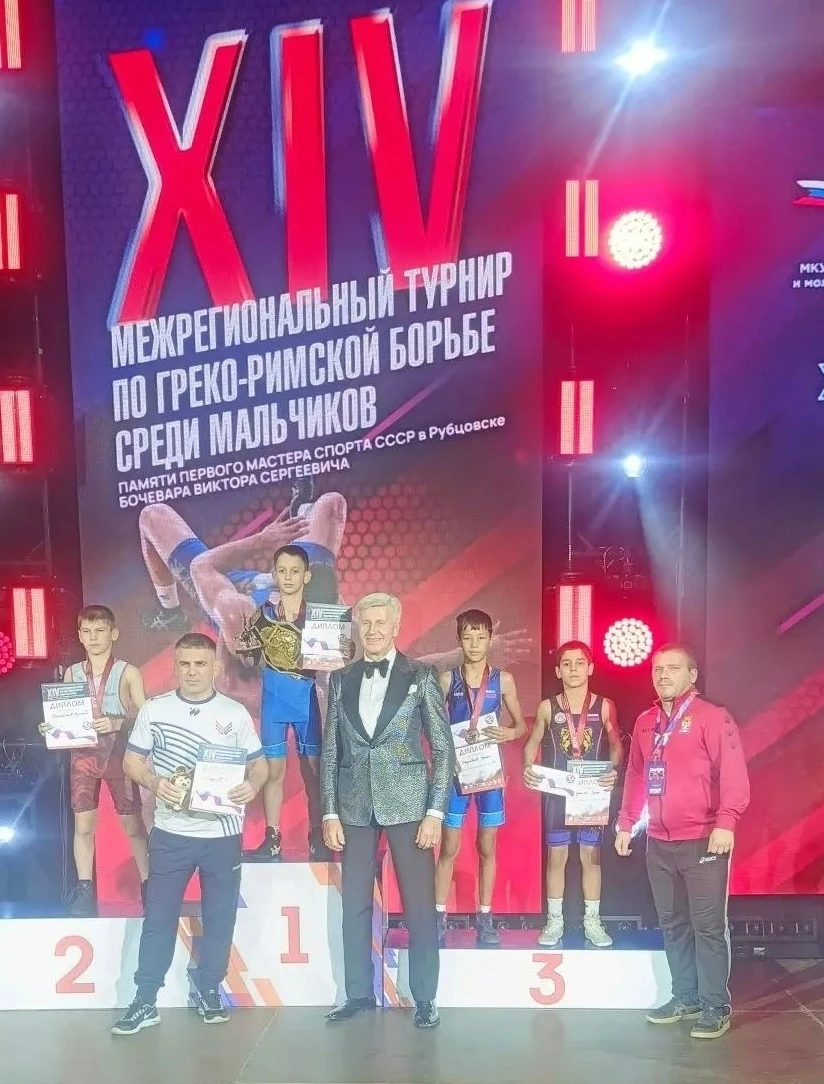 Омские борцы поднялись на пьедестал межрегиональных соревнований памяти Виктора Бочевар...