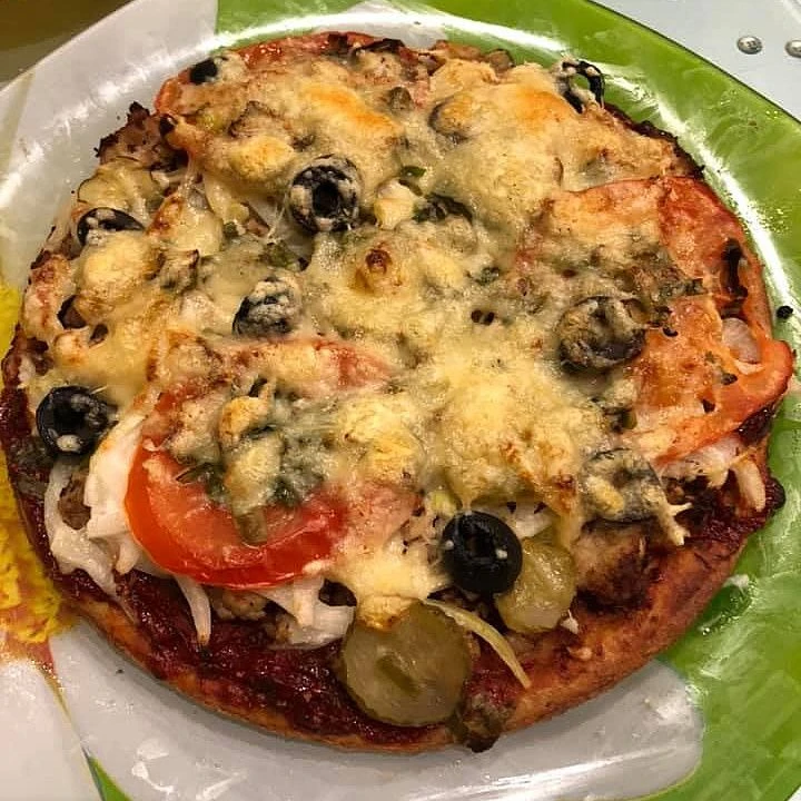 Пицца на коржах из смеси муки (полбяной и льняной) и молотых овсяных хлопьев
