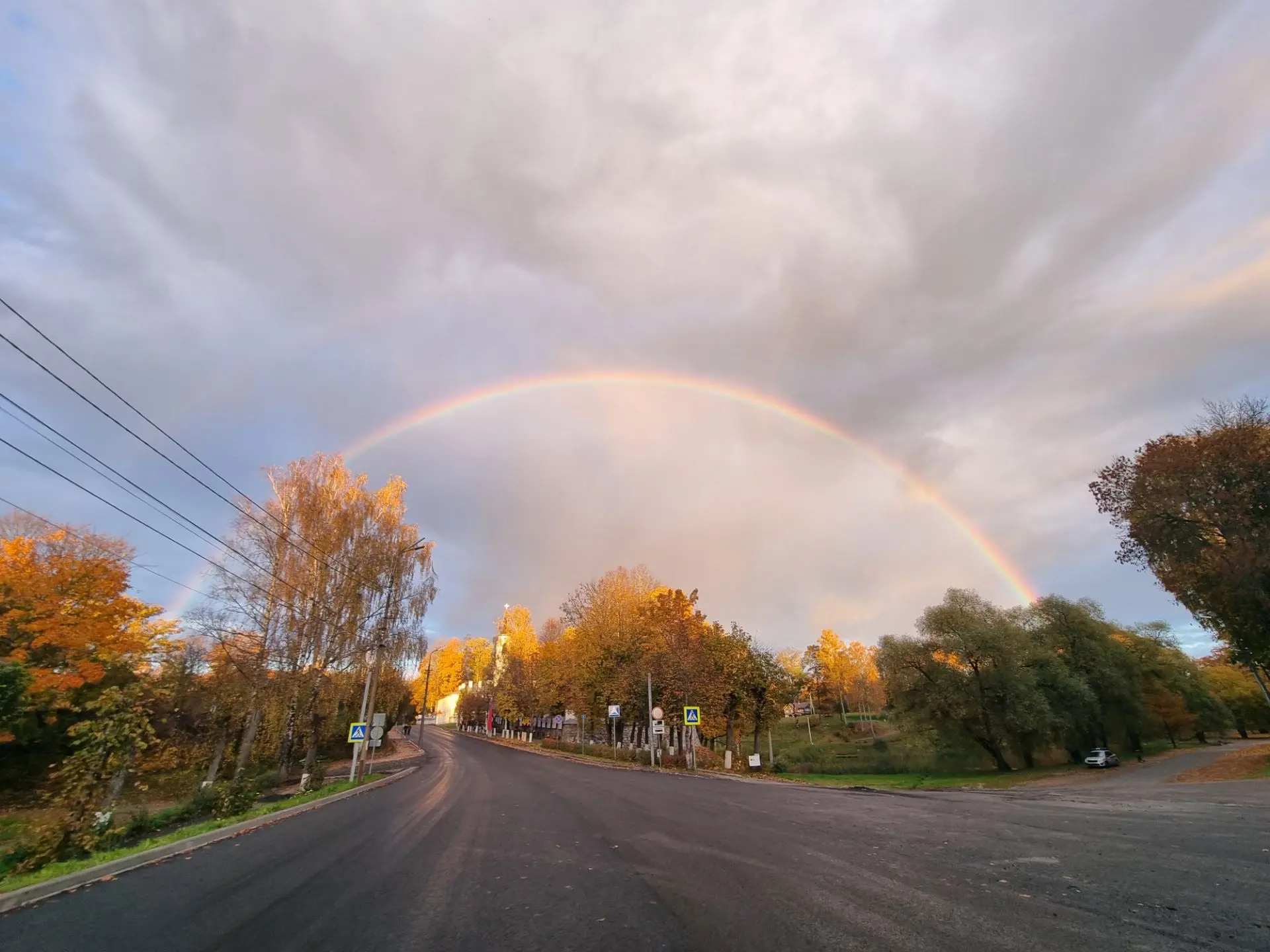 🌈Взгляни на радугу, и прославь Сотворившего ее: прекрасна она в сиянии своем!