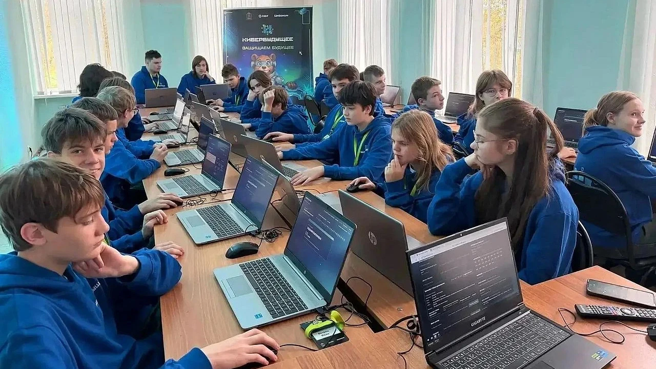 Школьники из Коломны приняли участие в профильной смене «Кибербудущее»