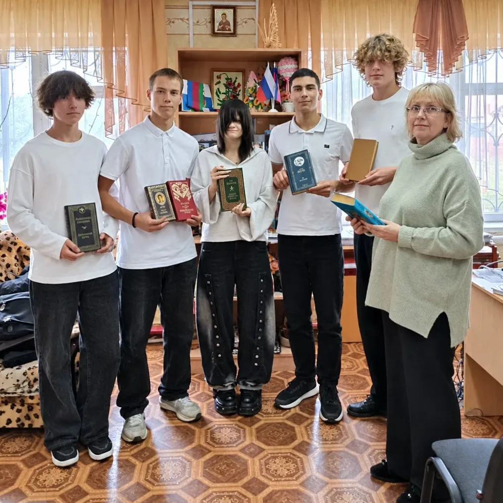 Студенты ЕПК приняли участие в акции «Подари книгу библиотеке»