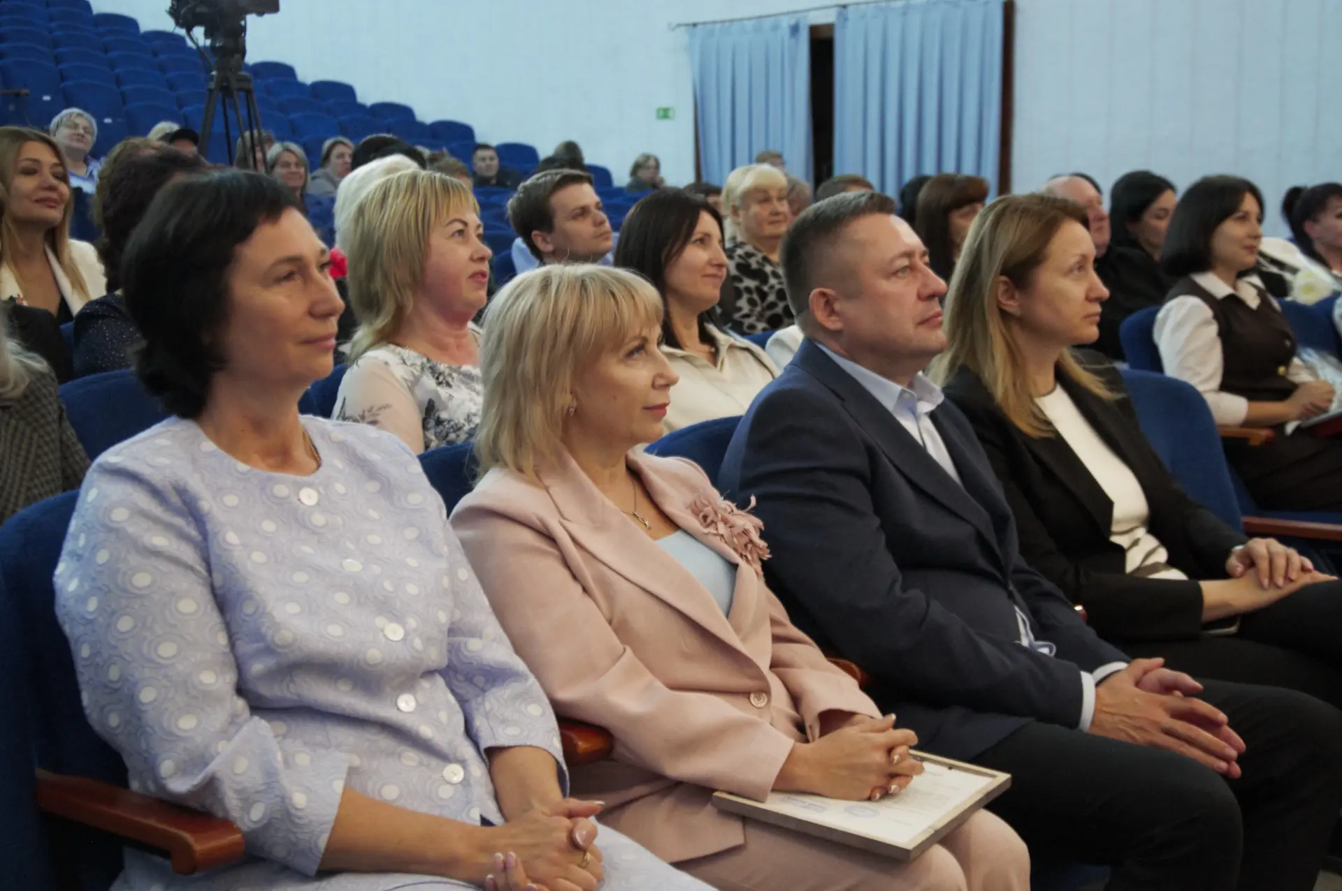 Сегодня мы поздравили тех, на ком держится школа