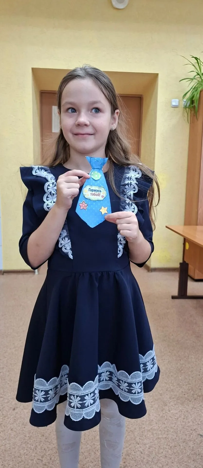 🎉 1 «А» и 1 «Б»  классы  спешат поздравить своих пап с Днём отца!