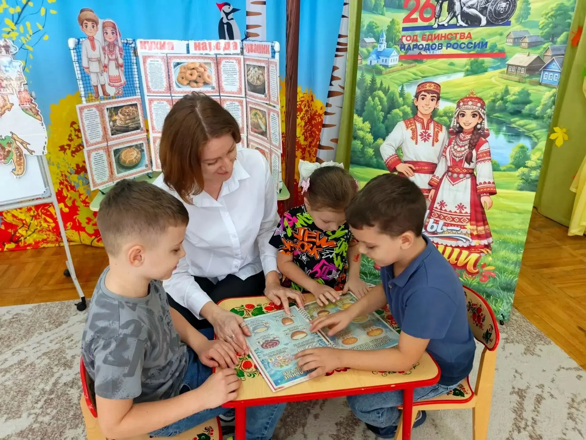 В рамках Года единства народов РФ педагоги детского сада №2 посетили с ответным визитом...