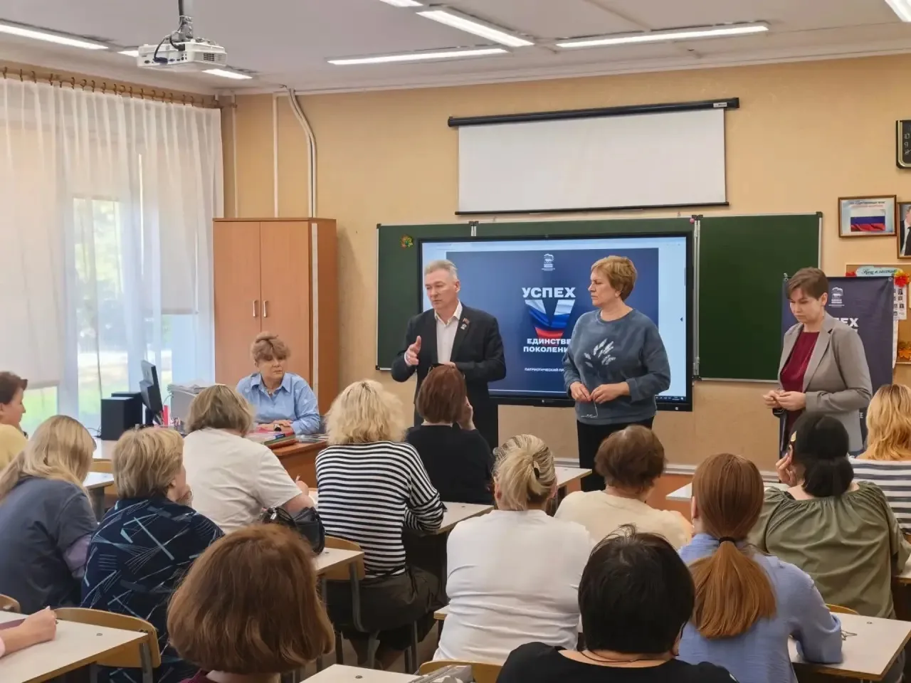 В рамках программы патриотического воспитания «Успех в единстве поколений» вместе с деп...