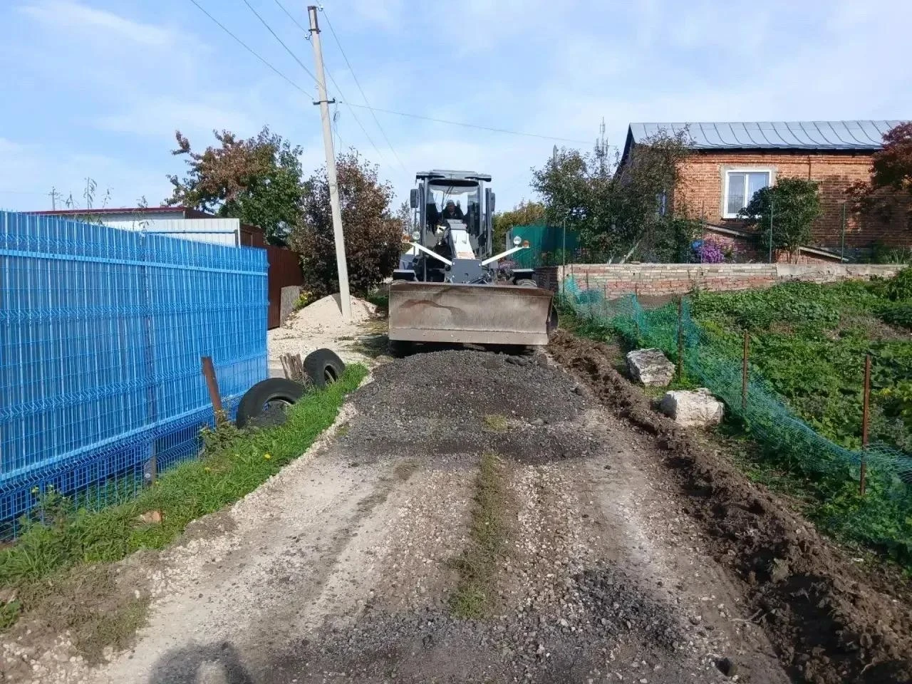 🚜После обращений жителей выполнена отсыпка улиц Воробьёвка и Ново-Елецкой силами МБУ «...